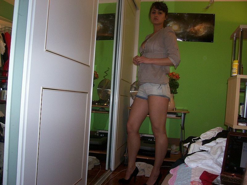 Morena gata gostosa tarada em Sexo 5