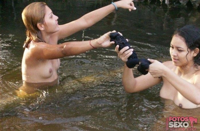 Novinhas safadas chupando as tetas da titia sapatona 16