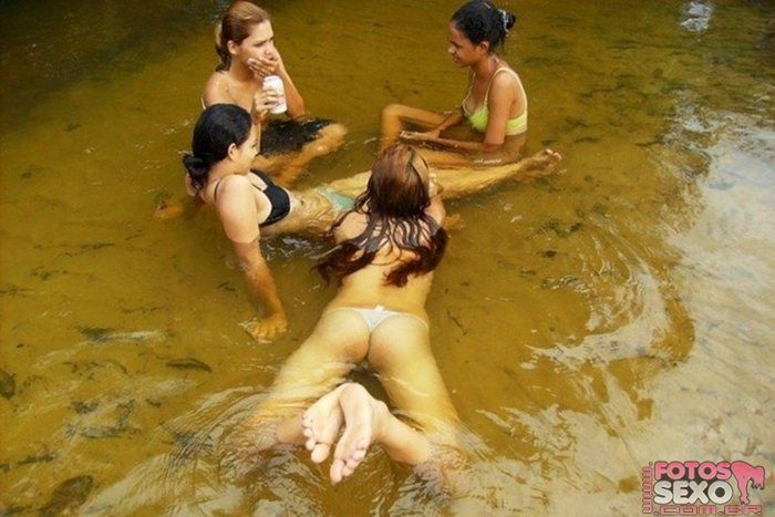 Novinhas safadas chupando as tetas da titia sapatona 7