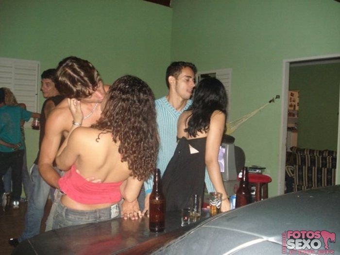 Safadinhas bebadas trepando gostoso com primos 11