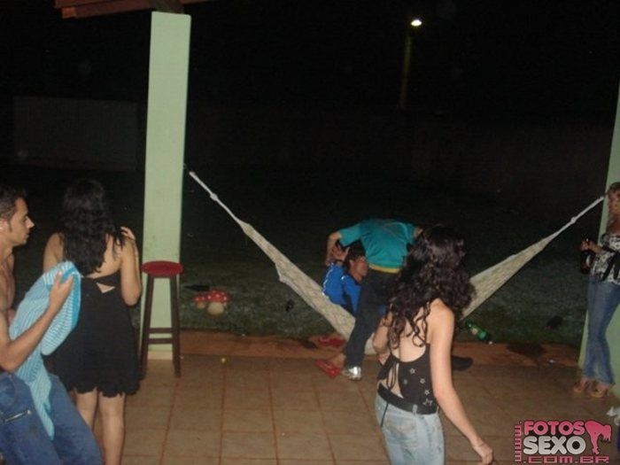 Safadinhas bebadas trepando gostoso com primos 2