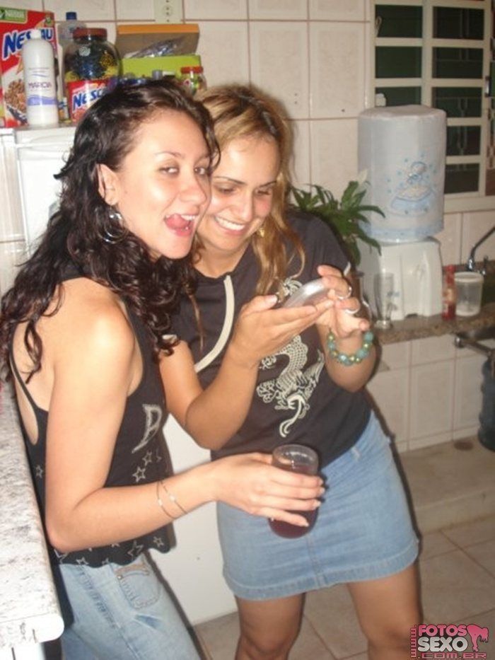 Safadinhas bebadas trepando gostoso com primos 5