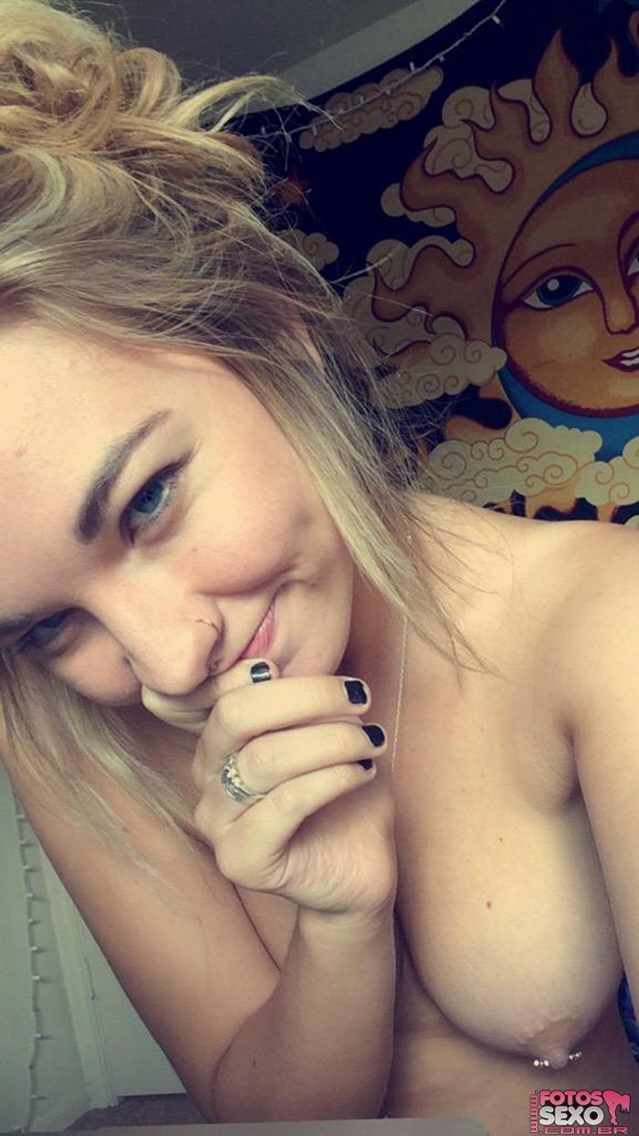 Loira peituda perdeu celular com nudes 53