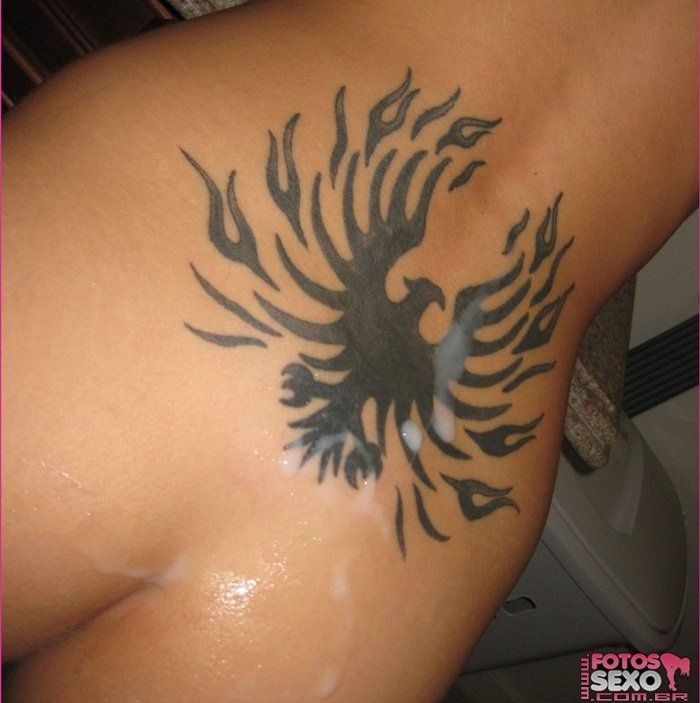 Tatuada gostosa mamando rola do amante 10